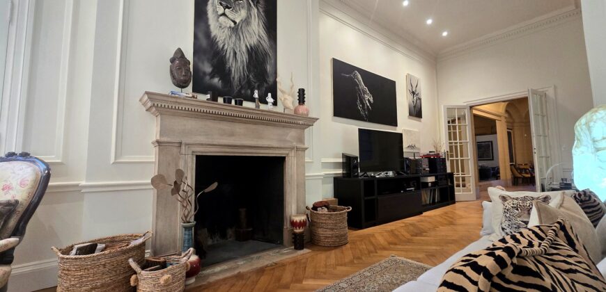 Residencia Restaurada de 397 m² Frente a Plaza Rodríguez Peña