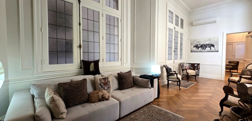 Residencia Restaurada de 397 m² Frente a Plaza Rodríguez Peña