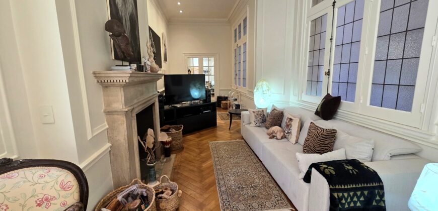 Residencia Restaurada de 397 m² Frente a Plaza Rodríguez Peña