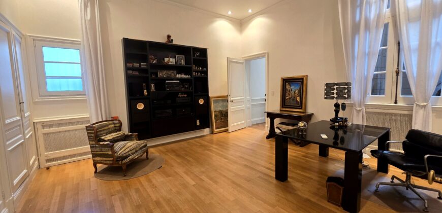 Residencia Restaurada de 397 m² Frente a Plaza Rodríguez Peña