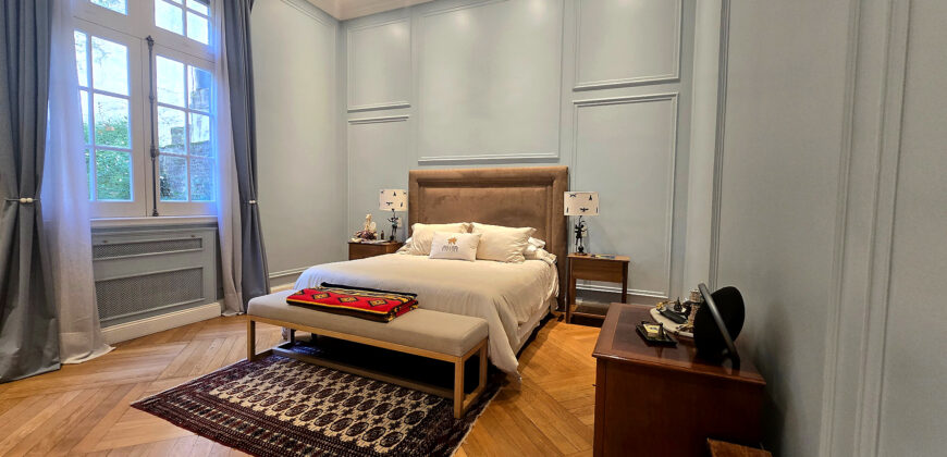 Residencia Restaurada de 397 m² Frente a Plaza Rodríguez Peña