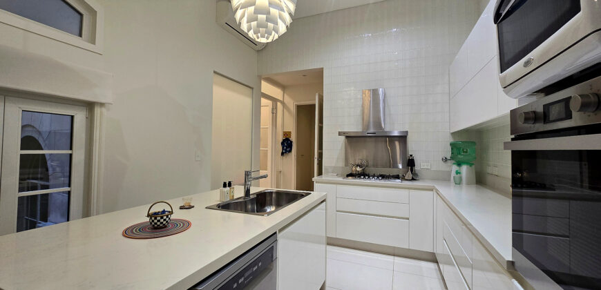 Residencia Restaurada de 397 m² Frente a Plaza Rodríguez Peña