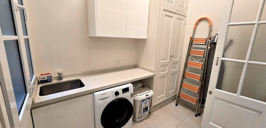 Residencia Restaurada de 397 m² Frente a Plaza Rodríguez Peña