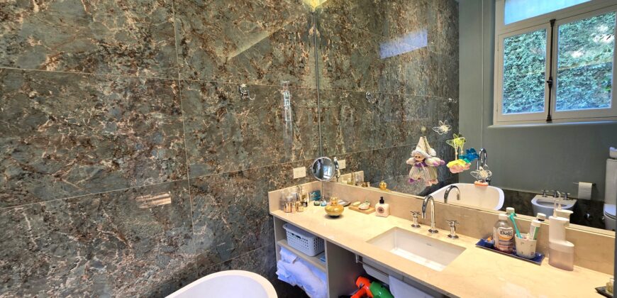 Residencia Restaurada de 397 m² Frente a Plaza Rodríguez Peña