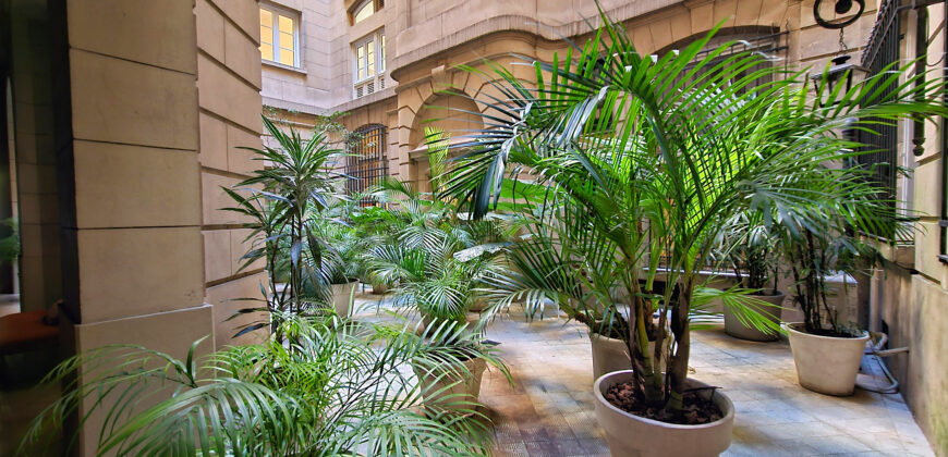 Residencia Restaurada de 397 m² Frente a Plaza Rodríguez Peña