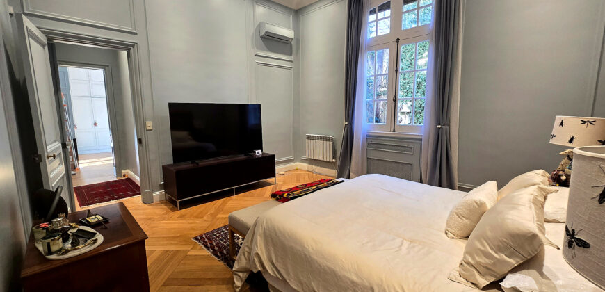 Residencia Restaurada de 397 m² Frente a Plaza Rodríguez Peña