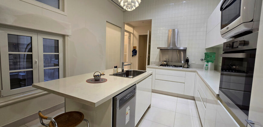 Residencia Restaurada de 397 m² Frente a Plaza Rodríguez Peña