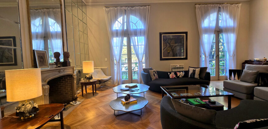 Residencia Restaurada de 397 m² Frente a Plaza Rodríguez Peña